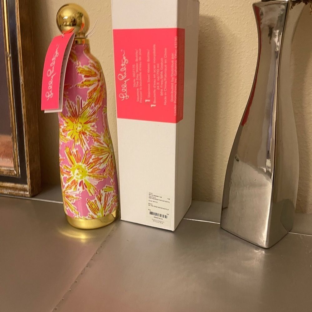 Lilly Pulitzer 24oz Limited Edition Water Bottle NEW GIFT - Picture 2 of 5
